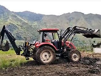 Commentaires des clients de QLN sur le tracteur agricole à roues de 1254hp en Équateur